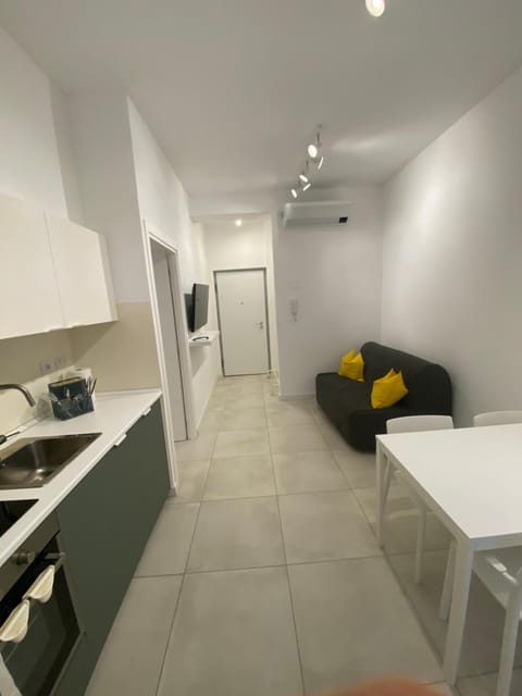 Kitchen or kitchenette, Living room, Seating area, Dining area
