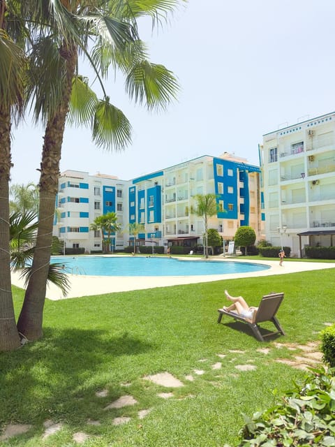 Property building, Swimming pool, Swimming pool