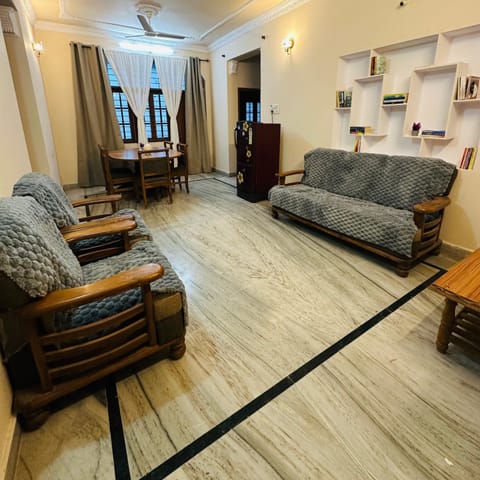 Communal lounge/ TV room, Living room, Dining area