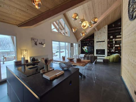 TV and multimedia, Living room, Dining area
