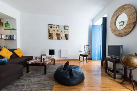 Communal lounge/ TV room, Library, TV and multimedia, Living room