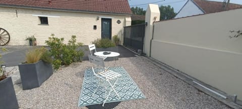 Property building, Patio, Day, Garden, Garden view, Inner courtyard view