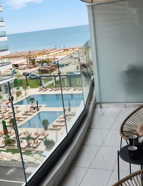 Pool view, Sea view