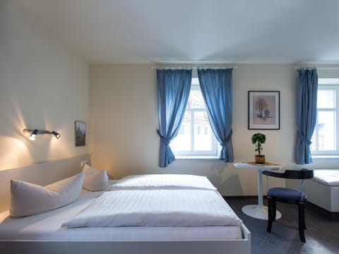 Photo of the whole room, Decorative detail