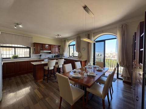 Dining area, kitchen