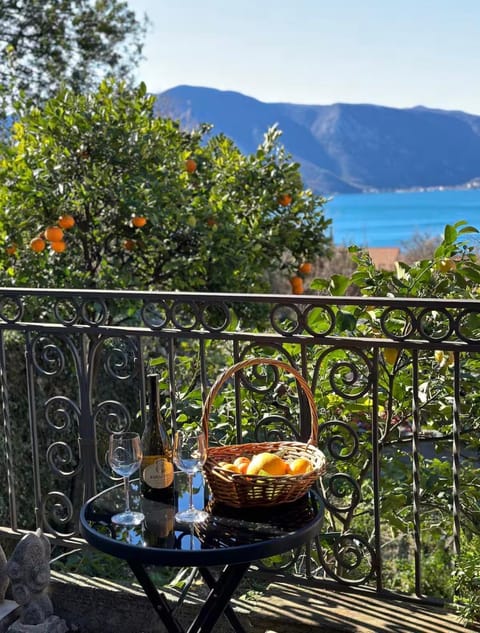 Patio, View (from property/room), Balcony/Terrace, Mountain view, Sea view