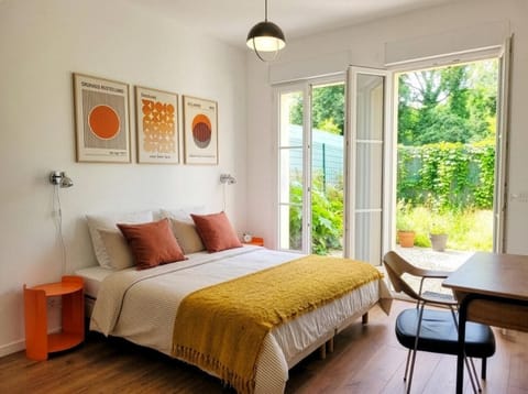 Bed, Photo of the whole room, Bedroom