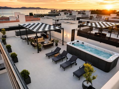 Balcony/Terrace, Swimming pool