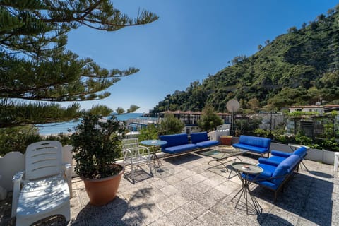 Day, Natural landscape, Balcony/Terrace, Living room, Mountain view, sunbed