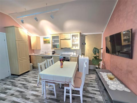 Dining area, kitchen