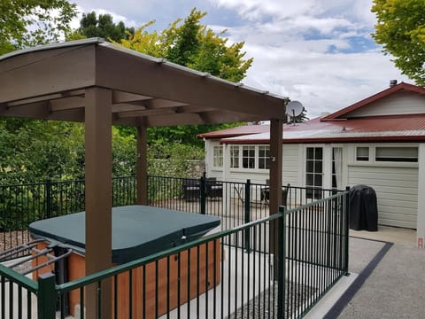 Patio, Hot Tub, Hot Tub, Dining area