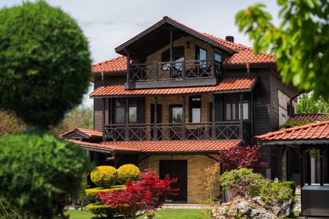 Property building, Day, Garden, Balcony/Terrace, Garden view