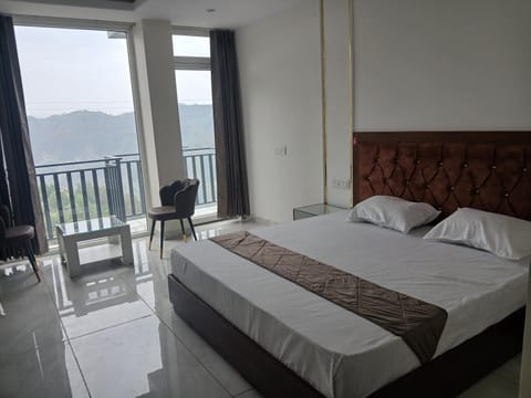 Bed, Balcony/Terrace, Photo of the whole room, Bedroom, Mountain view