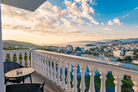 Natural landscape, Balcony/Terrace, City view, Sea view