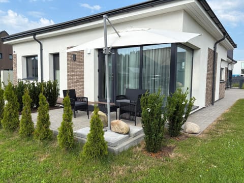 Property building, Patio, Dining area