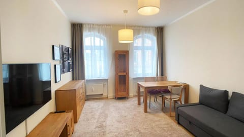 TV and multimedia, Living room, Dining area