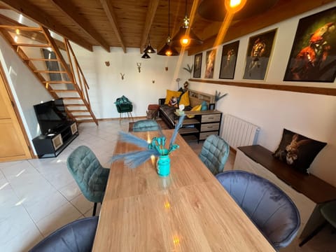 Living room, Dining area