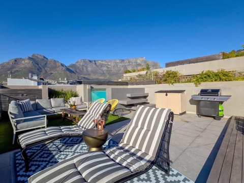 View (from property/room), Balcony/Terrace, City view, Sea view, Swimming pool
