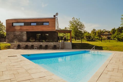 Property building, Spring, Day, Swimming pool, sunbed