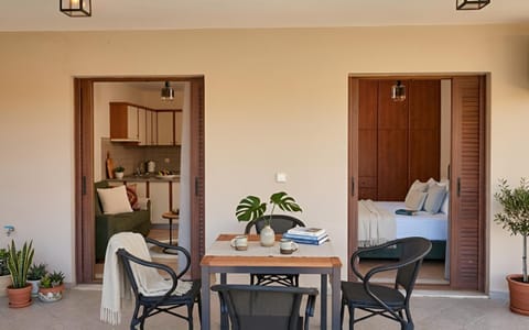 View (from property/room), Balcony/Terrace, Dining area, Mountain view