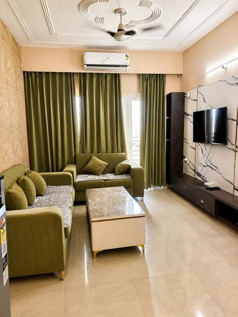 Communal lounge/ TV room, Living room, air conditioner