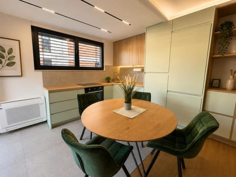 Breakfast, kitchen, kitchen