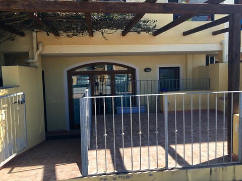 Property building, Facade/entrance, Spring, Day, Night, Winter, Summer, Autumn, On site, Sunrise, Sunset