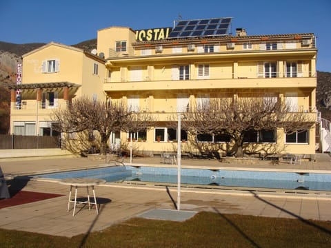 Facade/entrance, Swimming pool