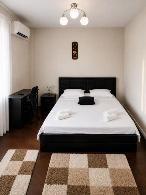 Bed, Seating area, Bedroom