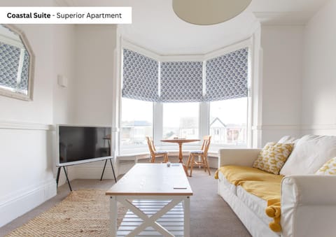 TV and multimedia, View (from property/room), Living room, Seating area, City view