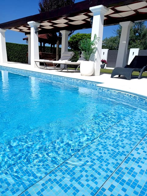 View (from property/room), Decorative detail, Seating area, Garden view, Mountain view, Pool view, Swimming pool, children, young children, older children, group of guests, Family