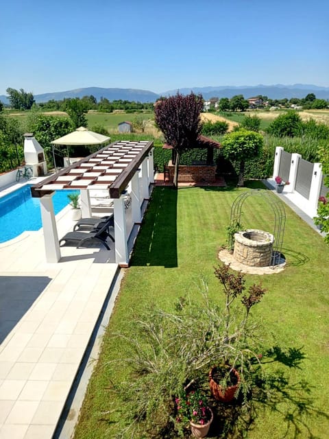 Natural landscape, Bird's eye view, Garden, Garden, Garden view, Lake view, Pool view, Swimming pool