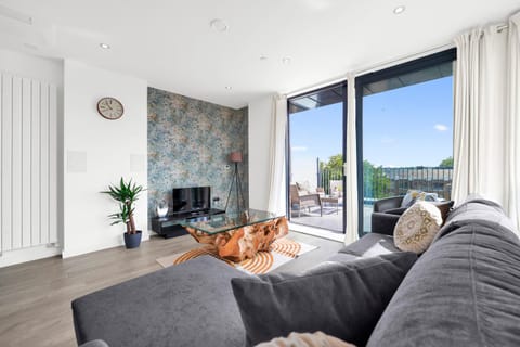 Communal lounge/ TV room, TV and multimedia, View (from property/room), Balcony/Terrace, Living room, Seating area