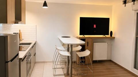 TV and multimedia, Kitchen or kitchenette, Dining area, oven