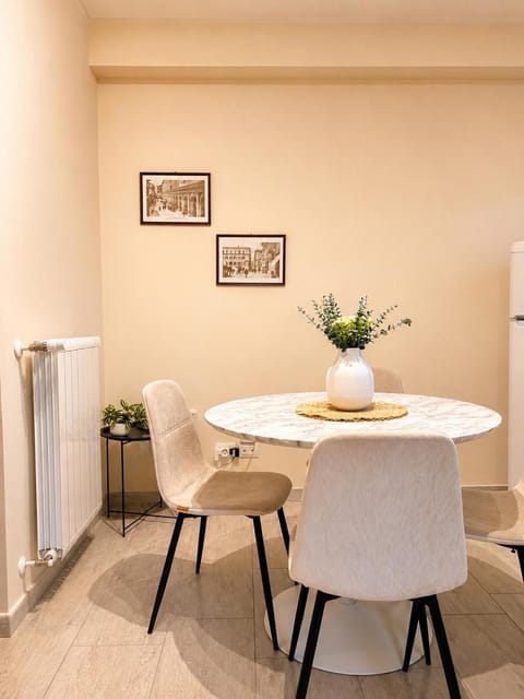 Living room, Seating area, Dining area, internet