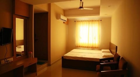 Bed, TV and multimedia, Photo of the whole room, Bedroom, air conditioner