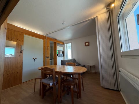 Living room, Meals