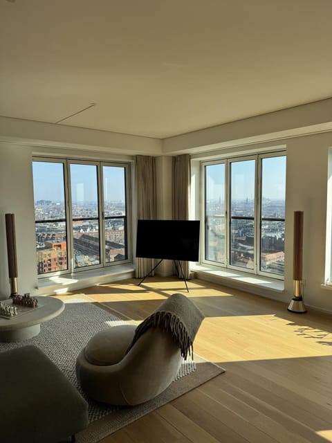 Communal lounge/ TV room, TV and multimedia, Seating area