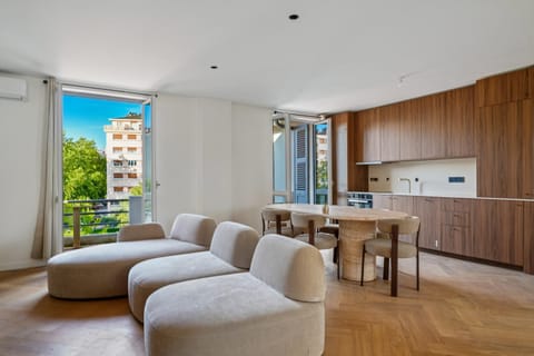 Balcony/Terrace, Kitchen or kitchenette, Living room, Seating area, Dining area