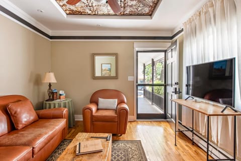 Patio, TV and multimedia, Living room, Decorative detail, Seating area