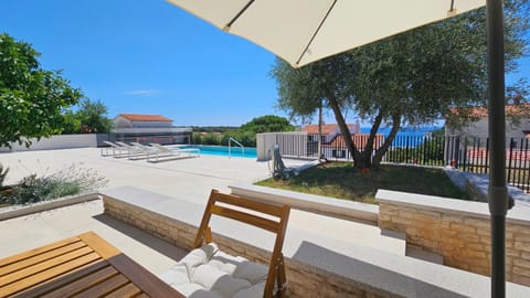 Balcony/Terrace, Swimming pool