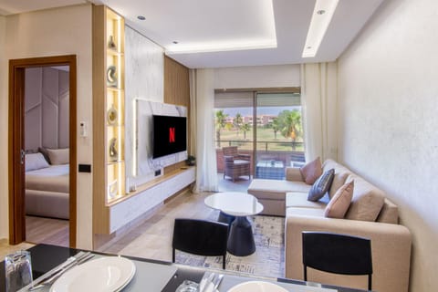 Communal lounge/ TV room, Bed, TV and multimedia, Living room, Seating area, Evening entertainment, Bedroom