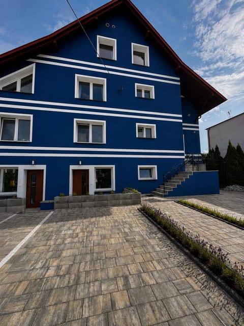 Property building, Balcony/Terrace, Parking