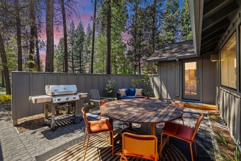 Patio, Day, Natural landscape, BBQ facilities, Garden, View (from property/room), Sunrise, Sunset