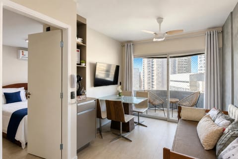 Communal lounge/ TV room, Coffee/tea facilities, Balcony/Terrace, Living room, Dining area, Meeting/conference room, Area and facilities