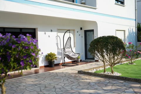 Facade/entrance, Off site