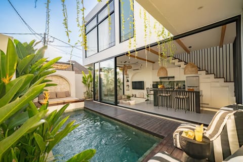 Property building, Patio, Natural landscape, Garden, Balcony/Terrace, Living room, Seating area, Dining area, Pool view, Swimming pool, sunbed