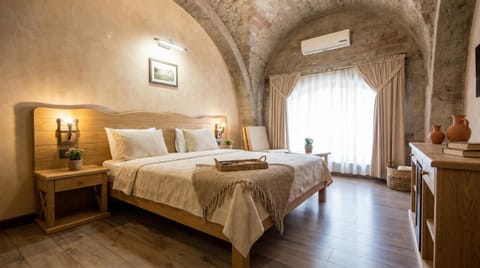 Bed, Photo of the whole room, Bedroom, air conditioner