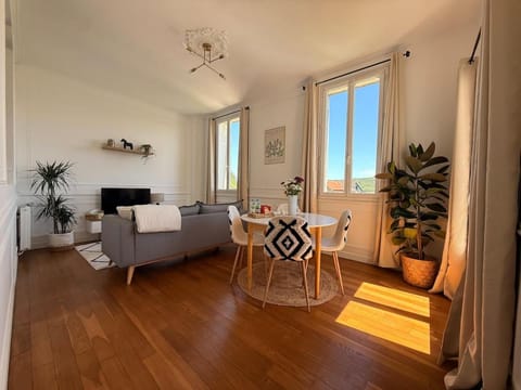 TV and multimedia, Living room, Dining area