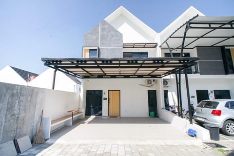Property building, Parking